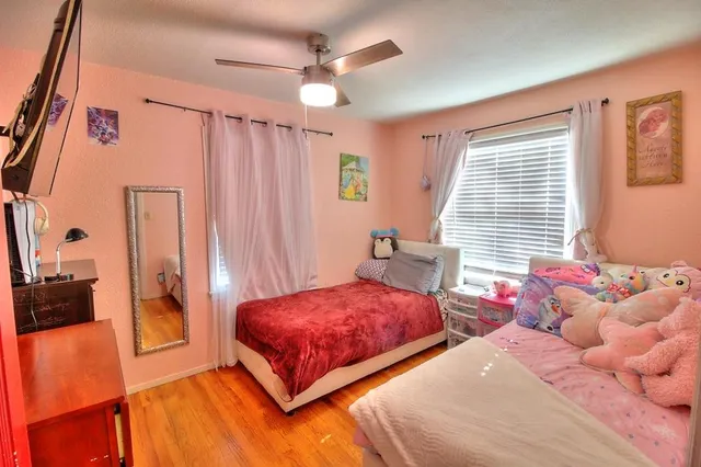 a view of utility room