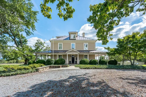 $1,050,000 | 14431 Wyatts Way, Huddleston, VA 24104