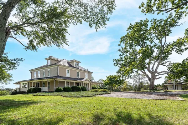 $1,050,000 | 14431 Wyatts Way, Huddleston, VA 24104