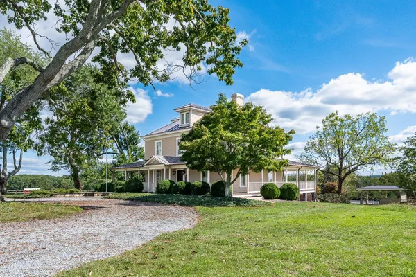 $1,050,000 | 14431 Wyatts Way, Huddleston, VA 24104