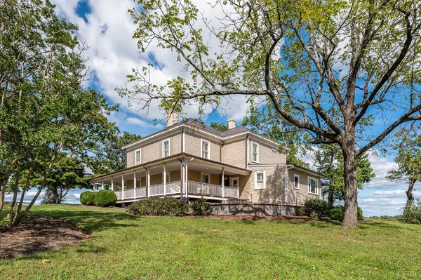 $1,050,000 | 14431 Wyatts Way, Huddleston, VA 24104