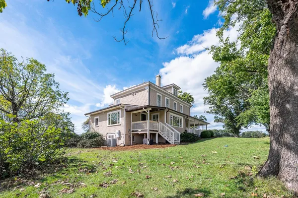 $1,050,000 | 14431 Wyatts Way, Huddleston, VA 24104