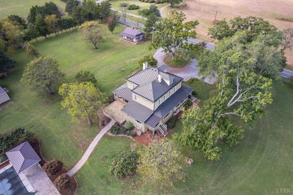 $1,050,000 | 14431 Wyatts Way, Huddleston, VA 24104