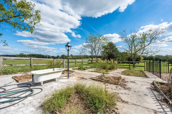 $1,050,000 | 14431 Wyatts Way, Huddleston, VA 24104