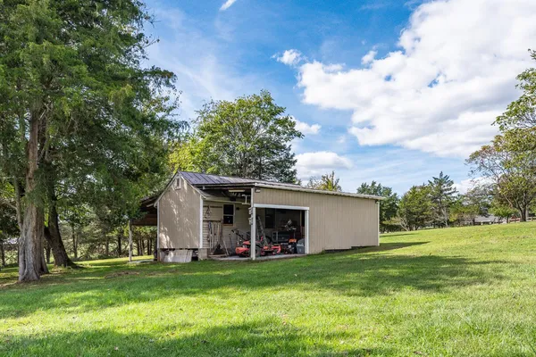 $1,050,000 | 14431 Wyatts Way, Huddleston, VA 24104