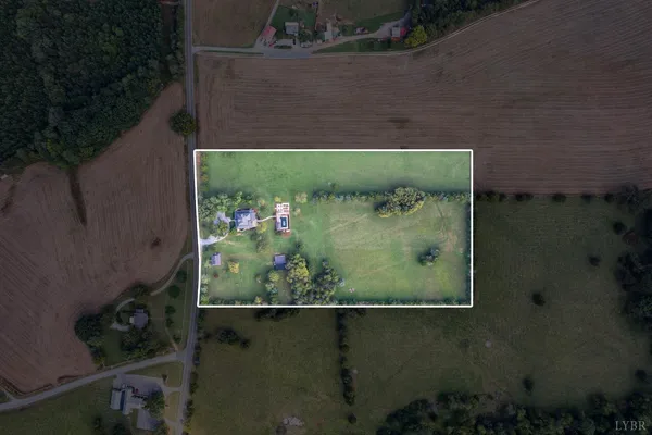 $1,050,000 | 14431 Wyatts Way, Huddleston, VA 24104