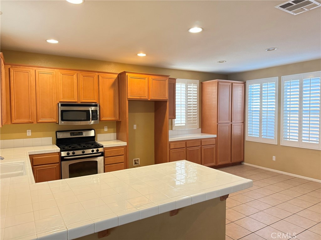 8090 Cornwall Court, Unit 13 Rancho Cucamonga, CA 91739 - Photo 7 of 13