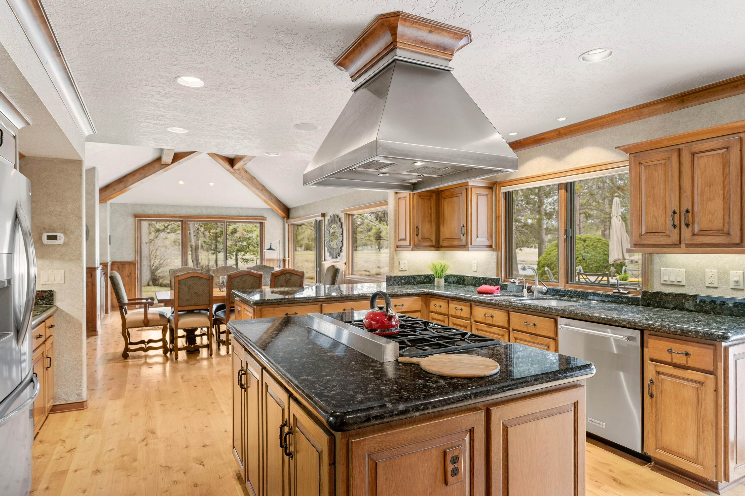 17995 North Course Lane, Unit 8 Sunriver, OR 97707 - Photo 19 of 44 Island