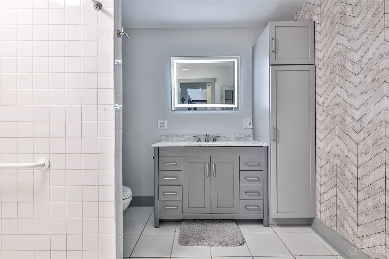 5072 Springdale Road Cincinnati, OH 45251 - Photo 26 of 56
