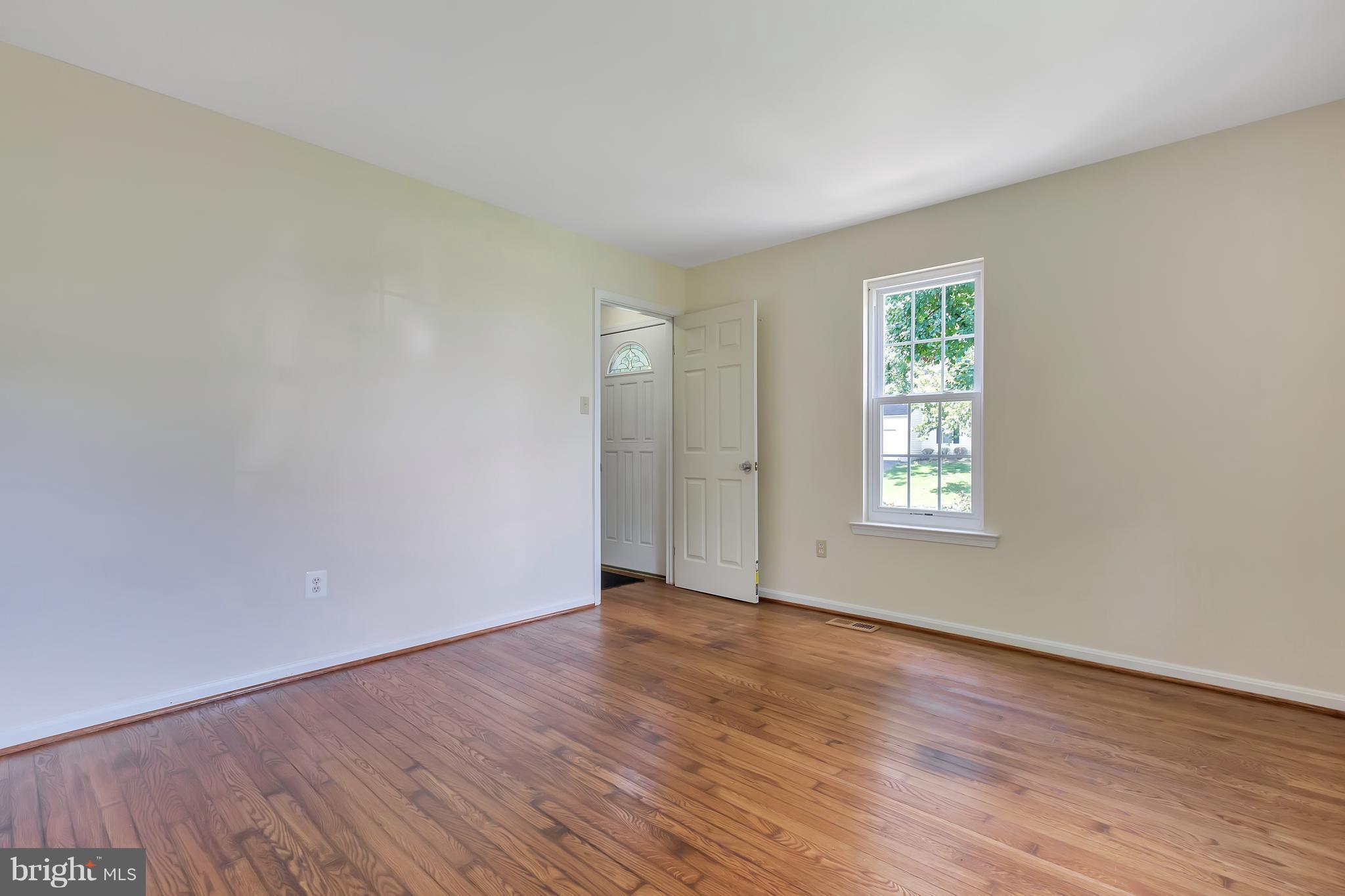 4527 Samuels Pine Road Chantilly, VA 20151 - Photo 12 of 27 Bedroom (Master)