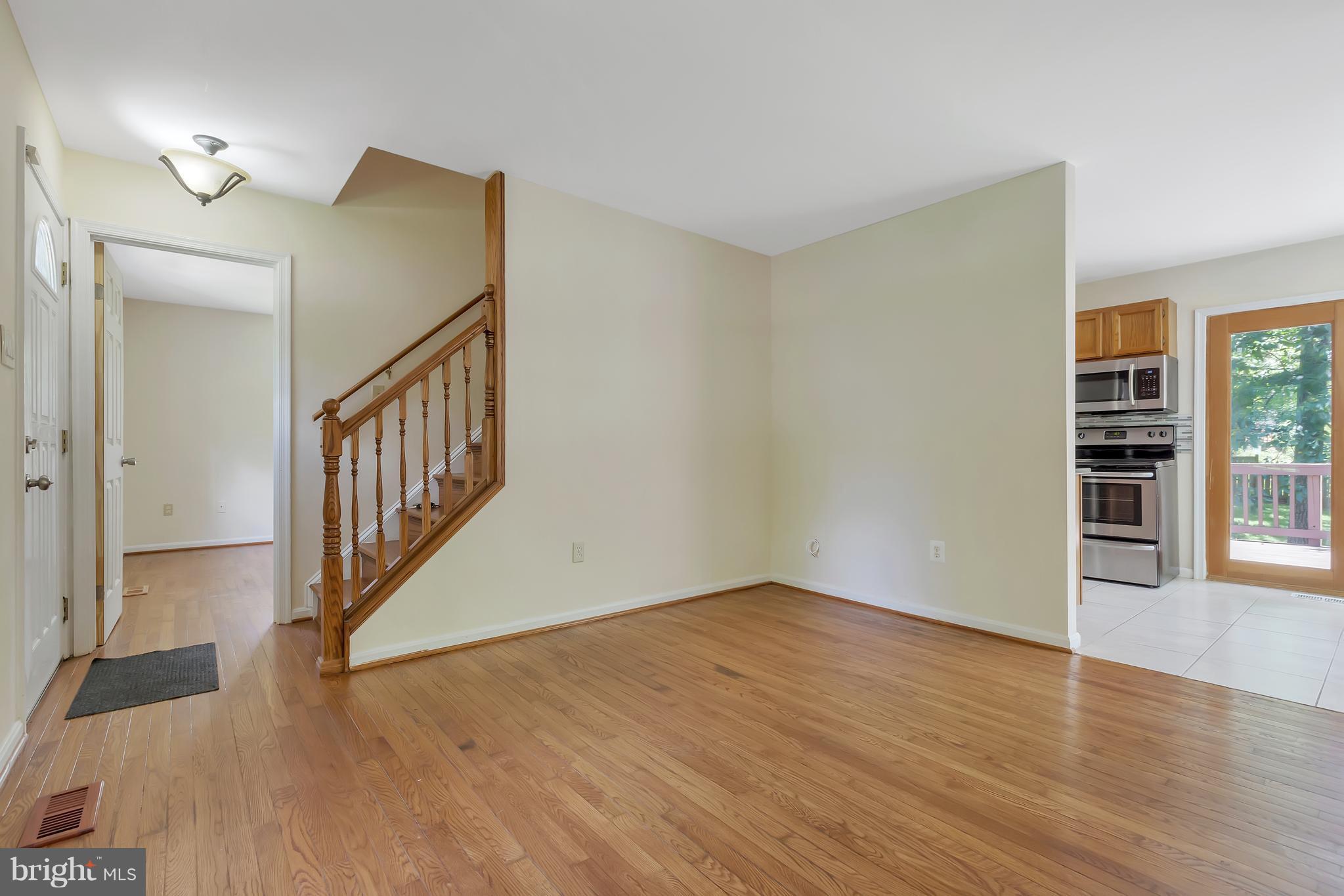 4527 Samuels Pine Road Chantilly, VA 20151 - Photo 3 of 27 Living Room flows into eat-in Kitchen