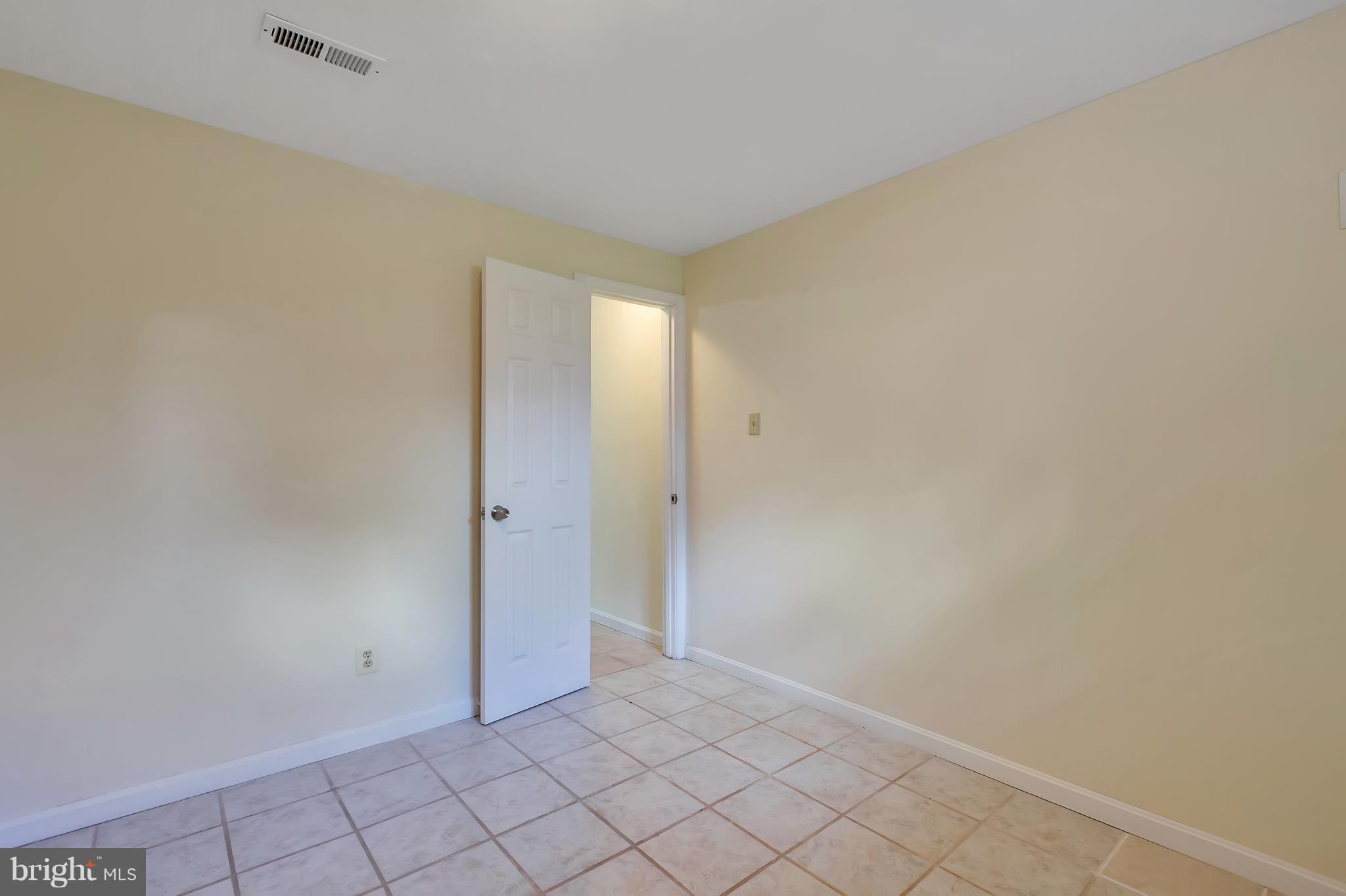 4527 Samuels Pine Road Chantilly, VA 20151 - Photo 22 of 27 Basement bonus Den for any uses