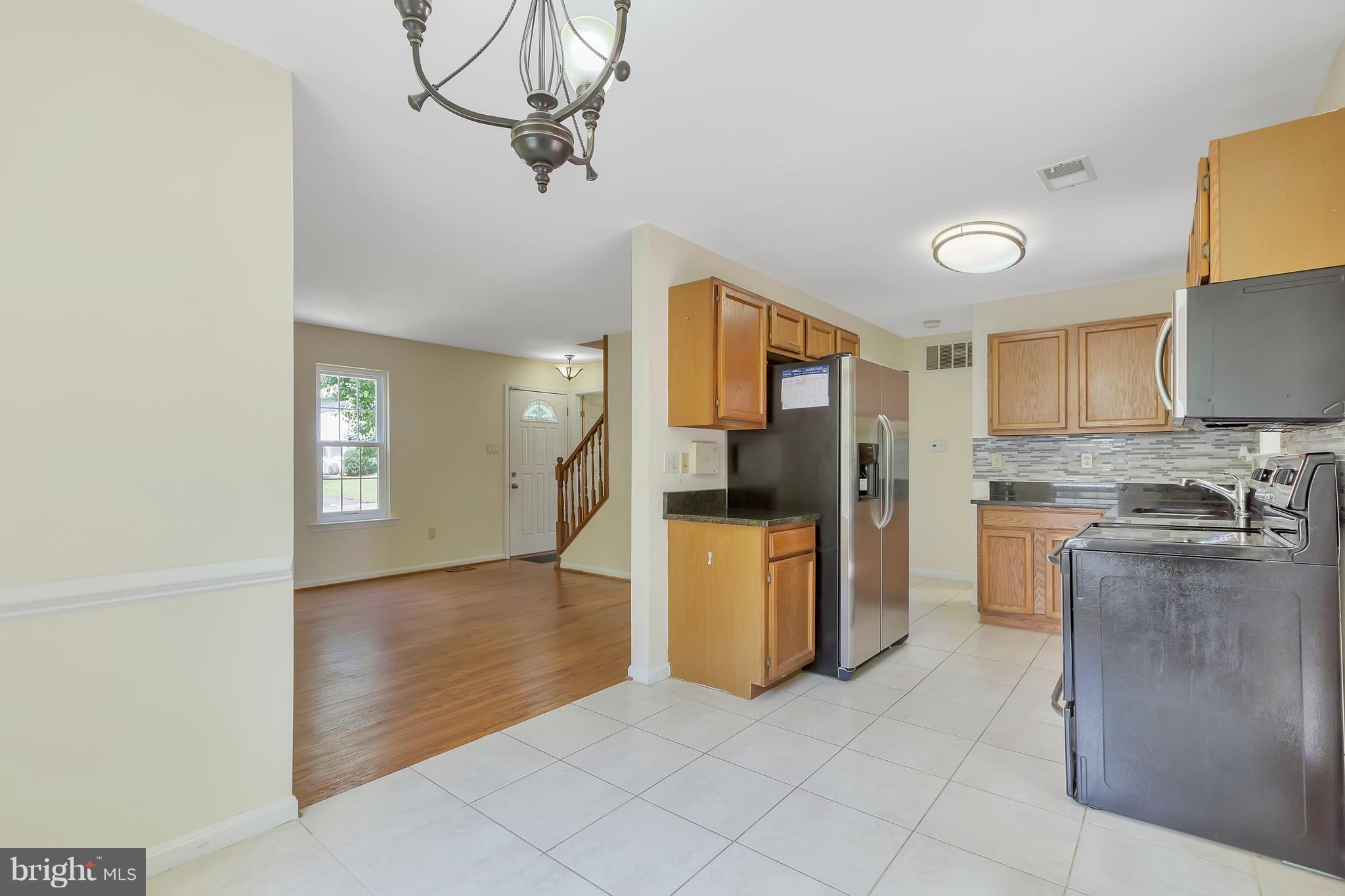 4527 Samuels Pine Road Chantilly, VA 20151 - Photo 6 of 27 Kitchen