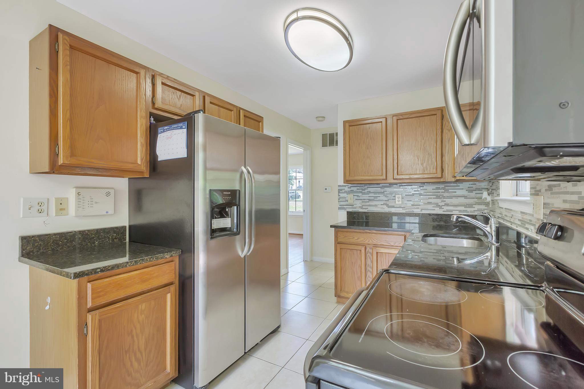 4527 Samuels Pine Road Chantilly, VA 20151 - Photo 7 of 27 Kitchen