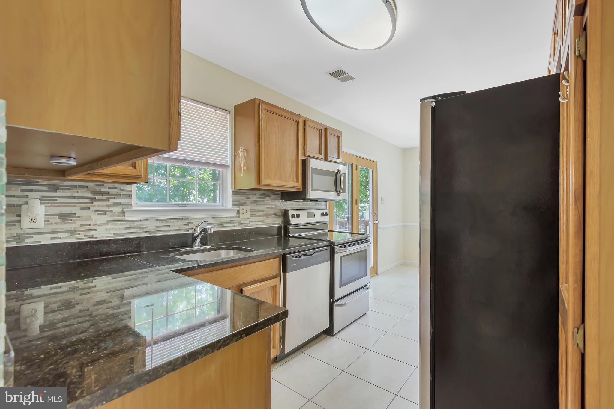 4527 Samuels Pine Road Chantilly, VA 20151 - Photo 9 of 27 Kitchen