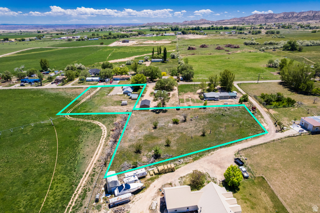1043 East 4000th Street South Vernal, UT 84078 - Photo 29 of 31 Expansive rural parcels outlined in green, featuring multiple structures and surrounding agricultural fields