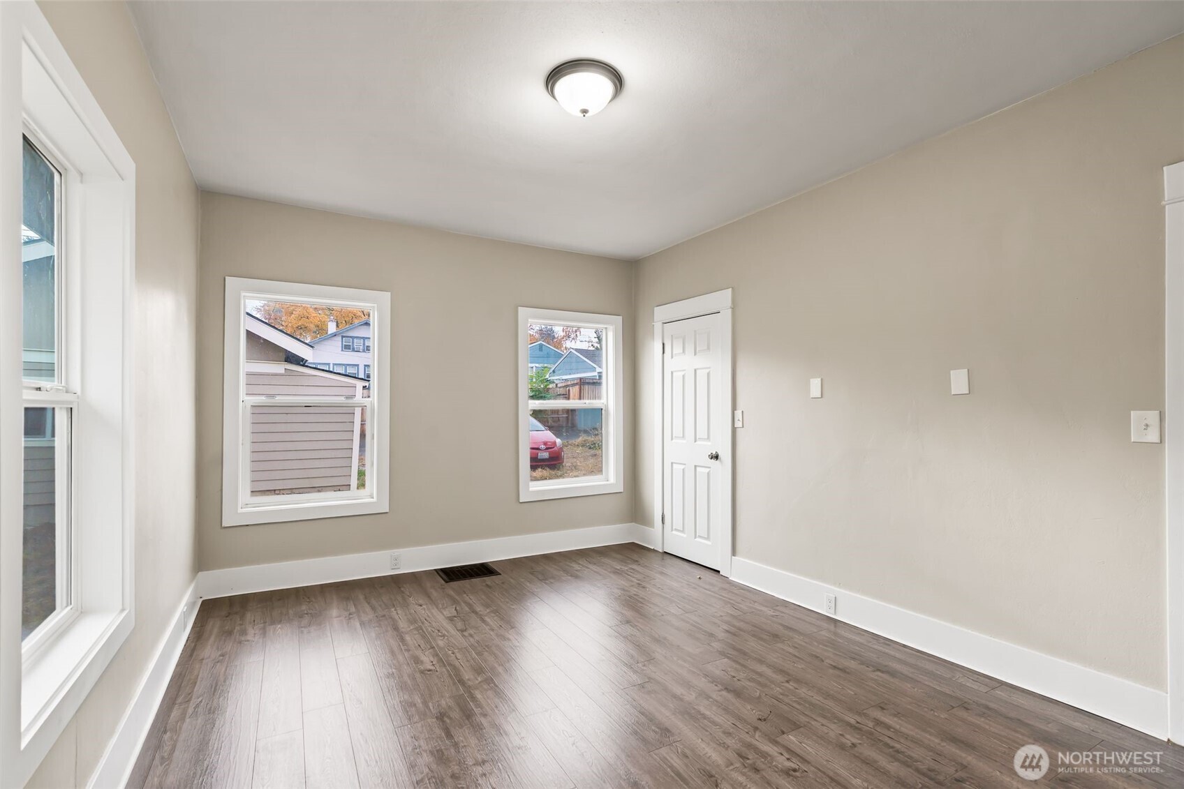 2214 Summitview Avenue Yakima, WA 98902 - Photo 15 of 30 an empty room with wooden floor and windows