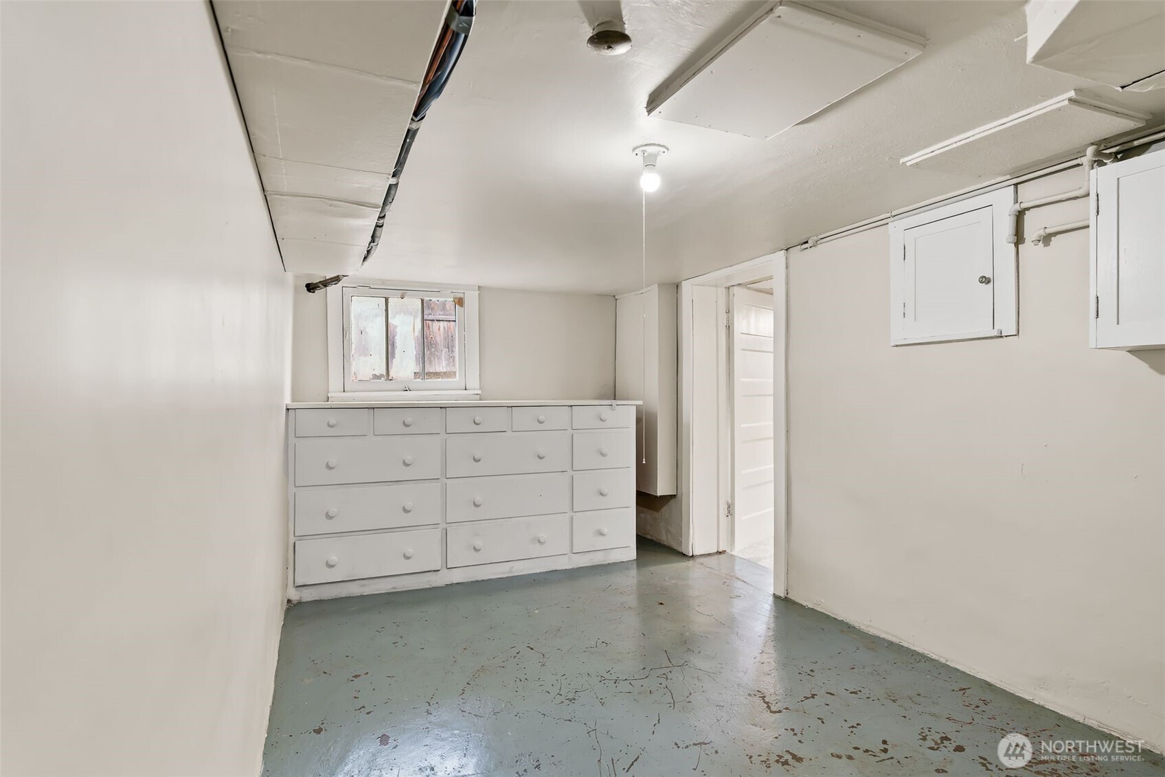 2214 Summitview Avenue Yakima, WA 98902 - Photo 21 of 30 a view of a hallway with closet