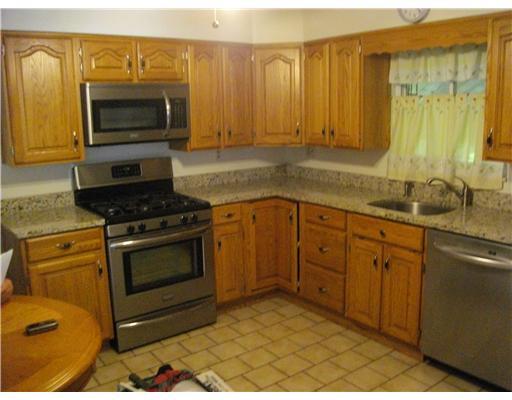 5554 Gibson Road Gibsonia, PA 15044 - Photo 12 of 18 Kitchen. 5 Burner Stove!