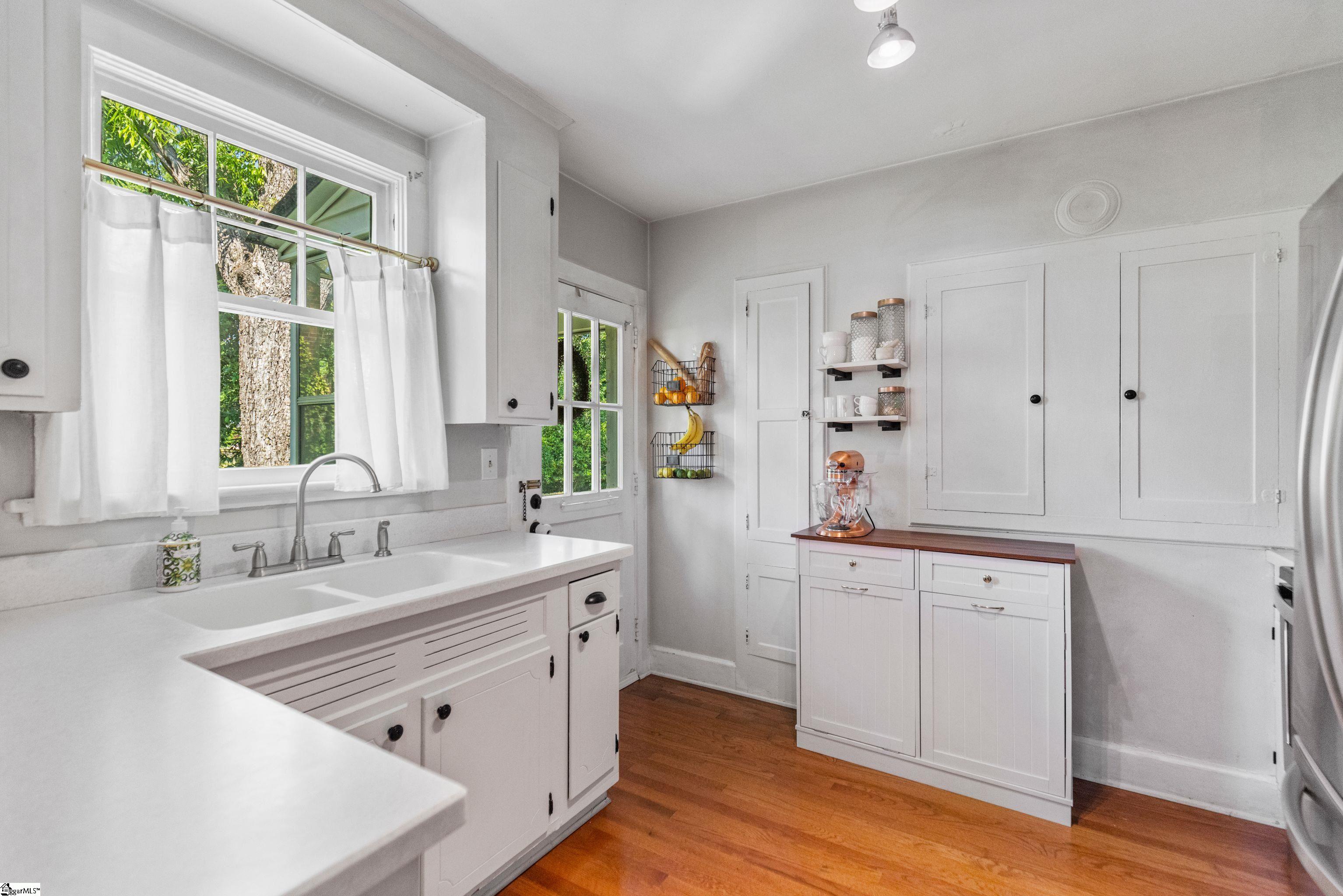 105 East Faris Road Greenville, SC 29605 - Photo 13 of 31 Gallery Image 13