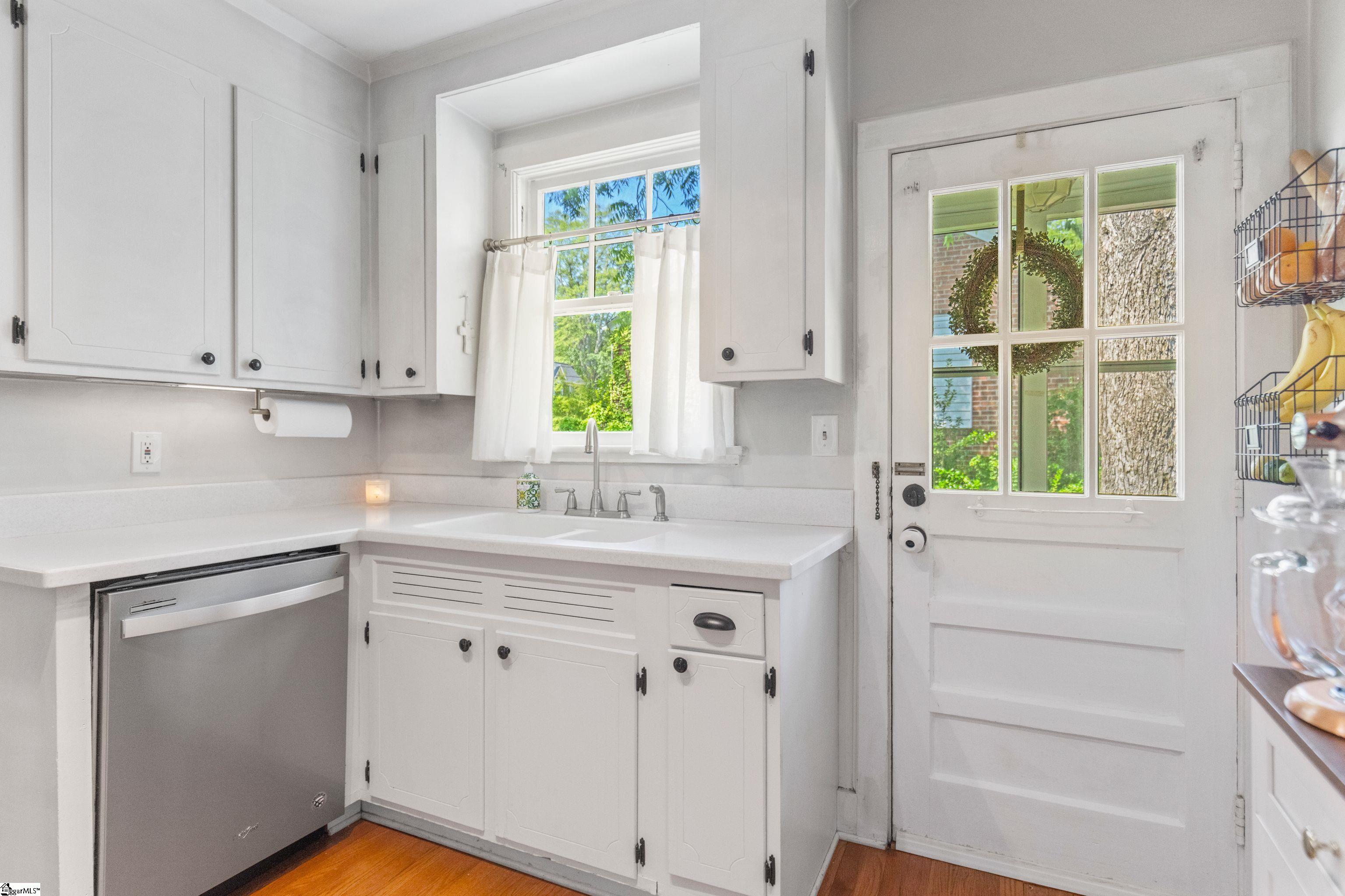 105 East Faris Road Greenville, SC 29605 - Photo 9 of 31 Gallery Image 9