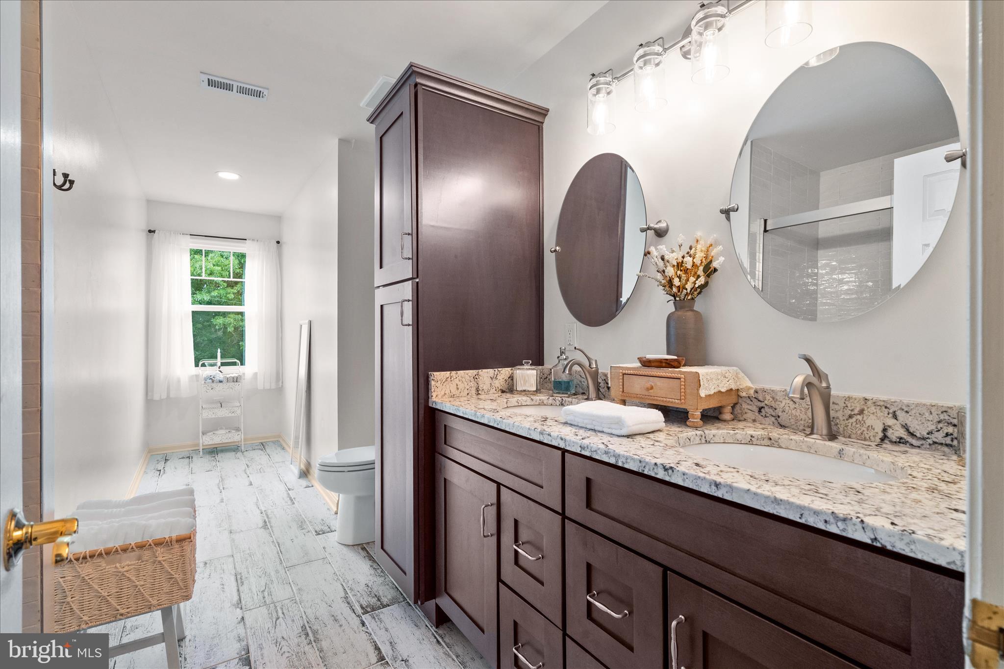 11841 Cash Smith Road Keymar, MD 21757 - Photo 43 of 81 2nd floor full bathroom