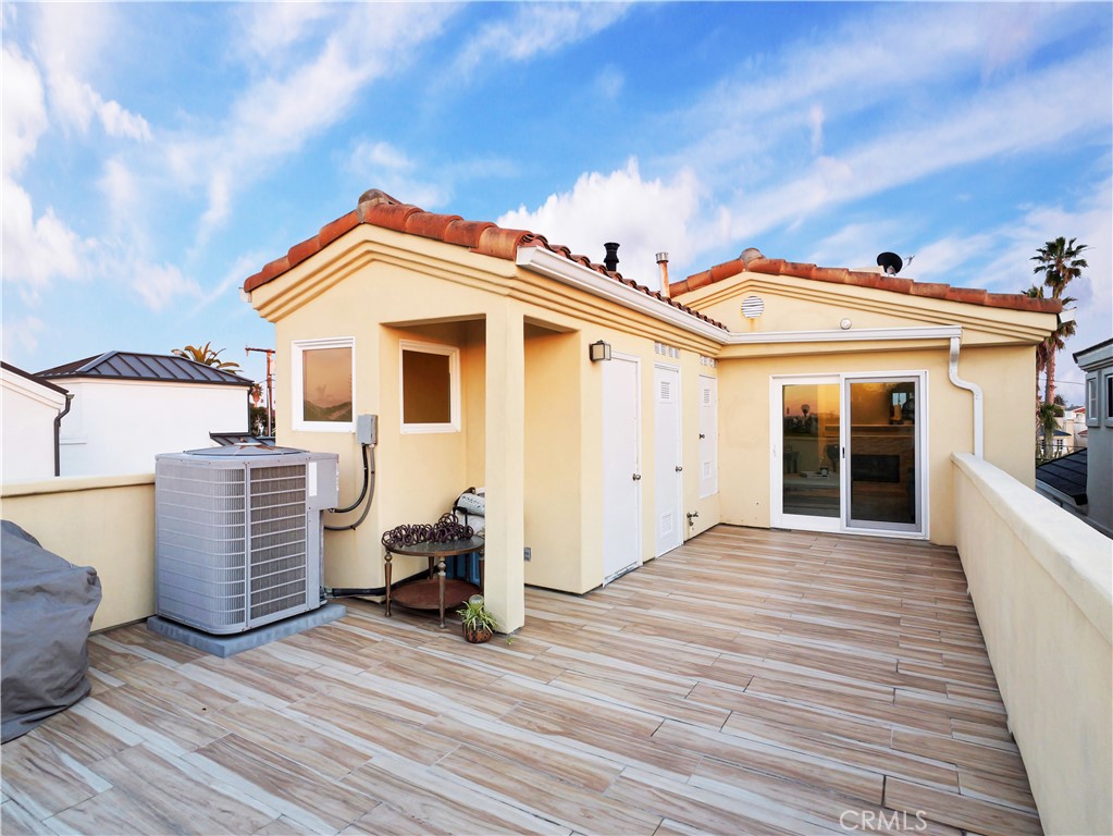 320 15th Street Huntington Beach, CA 92648 - Photo 41 of 49 a view of a white house with wooden floor and fence