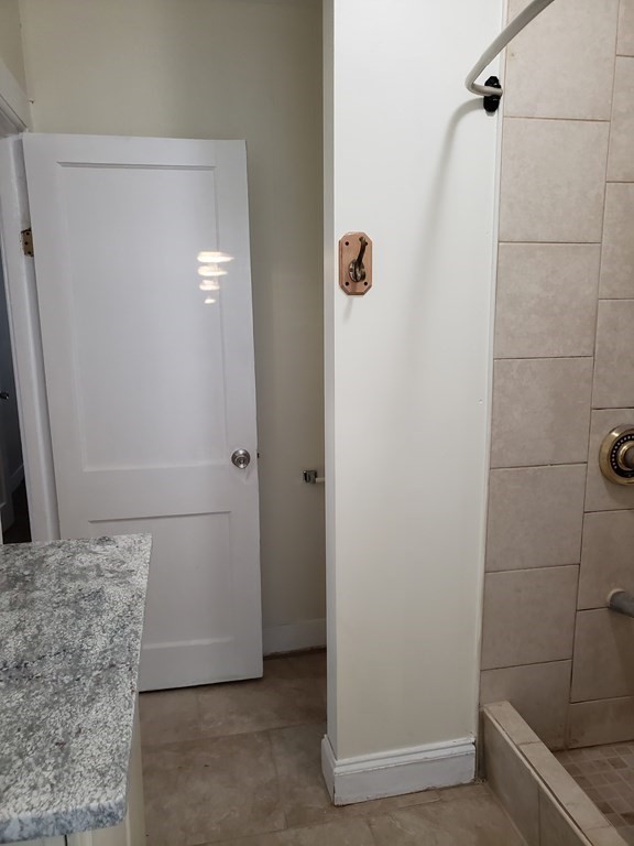 55 Tyler Street Springfield, MA 01109 - Photo 27 of 32 a bathroom with a shower