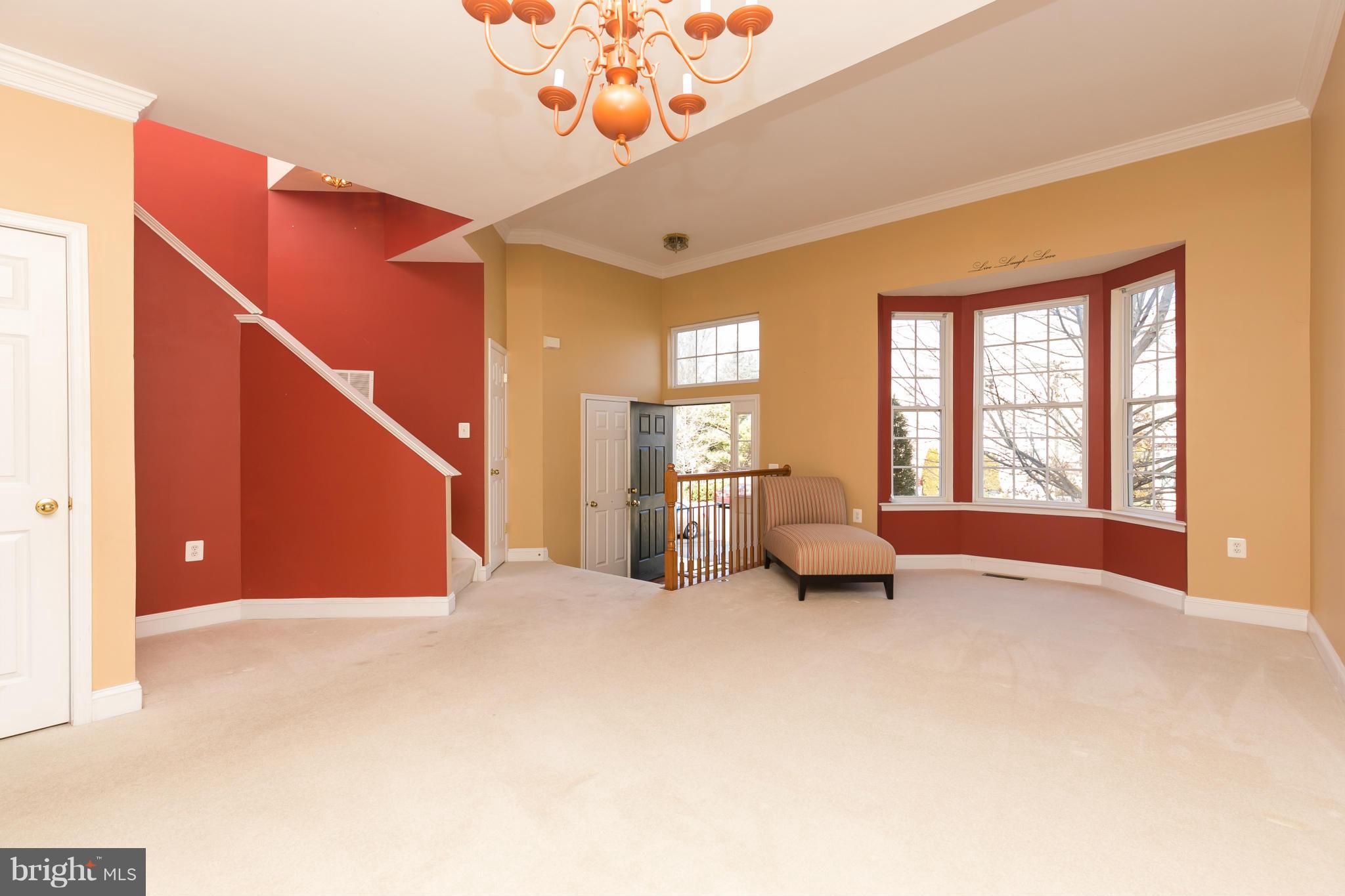 405 Yorkshire Ridge Court Purcellville, VA 20132 - Photo 4 of 28 Living Room