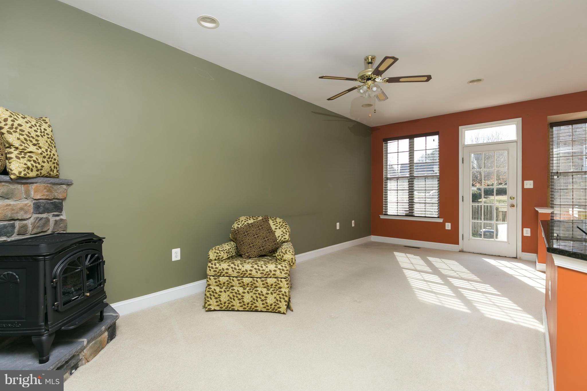 405 Yorkshire Ridge Court Purcellville, VA 20132 - Photo 9 of 28 Family Room