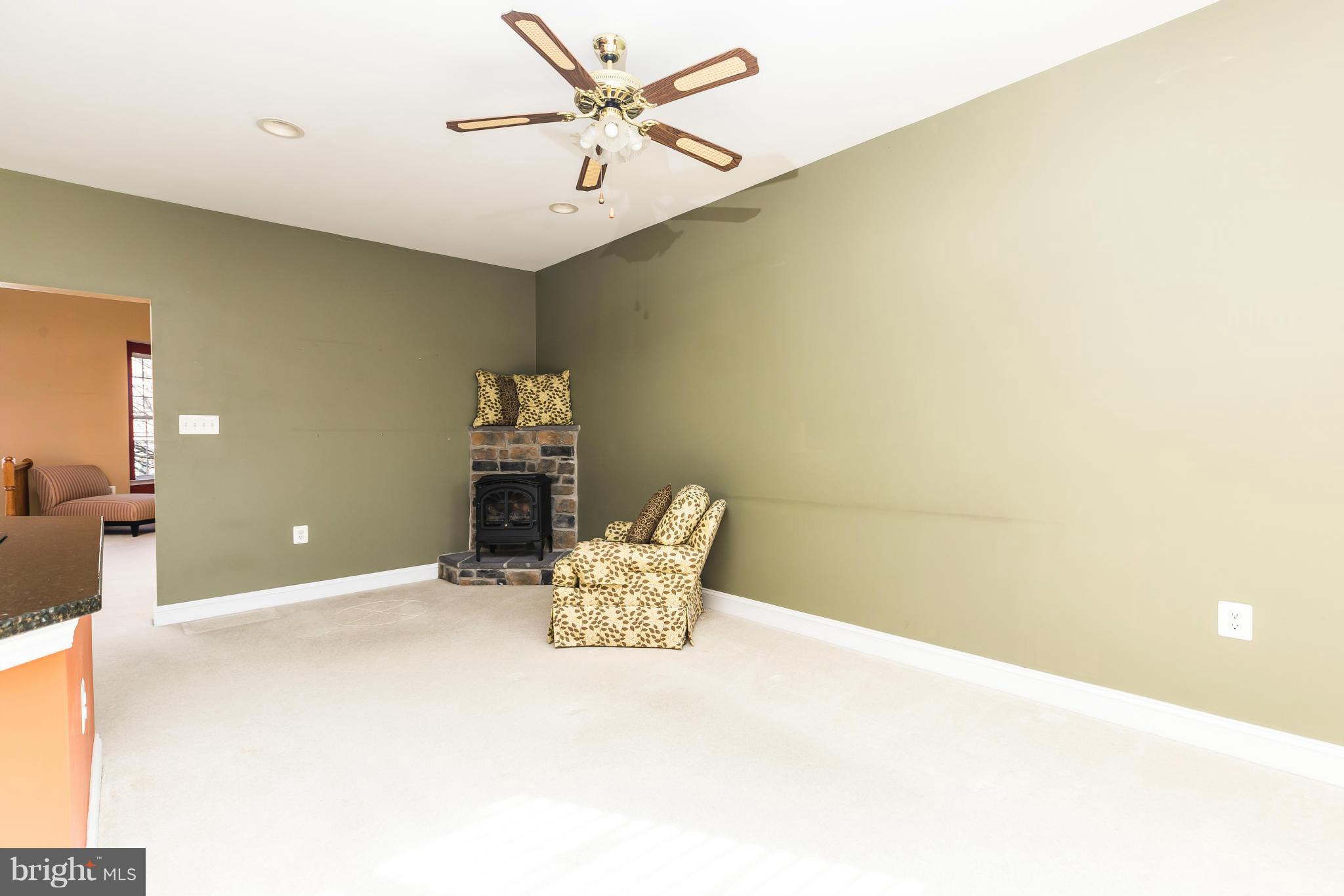405 Yorkshire Ridge Court Purcellville, VA 20132 - Photo 10 of 28 Family Room