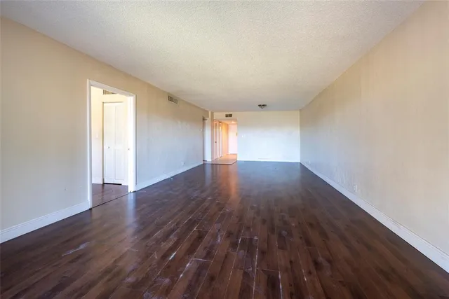 $129,900 | 6101 North Falls Cir Drive, Unit 402, Lauderhill, FL 33319