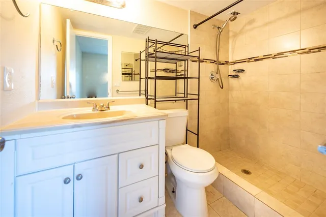 $129,900 | 6101 North Falls Cir Drive, Unit 402, Lauderhill, FL 33319