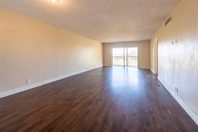 $129,900 | 6101 North Falls Cir Drive, Unit 402, Lauderhill, FL 33319