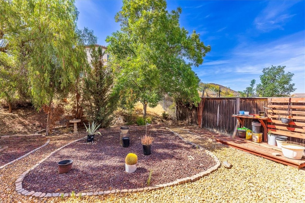 28984 Escalante Road Menifee, CA 92587 - Photo 30 of 40 Potting area to the right