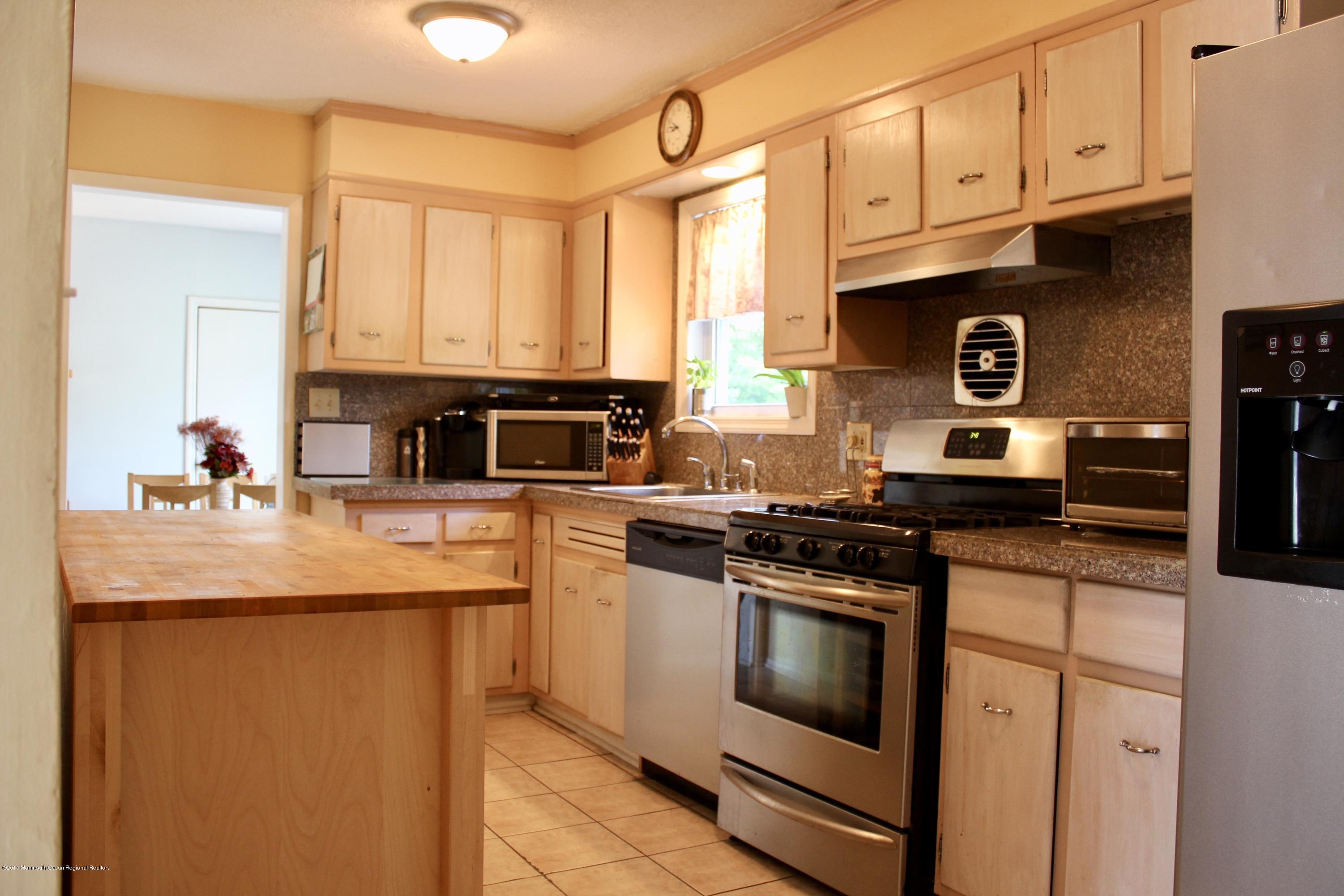 3 Maple Lane Howell, NJ 07731 - Photo 10 of 29 IMG_7176