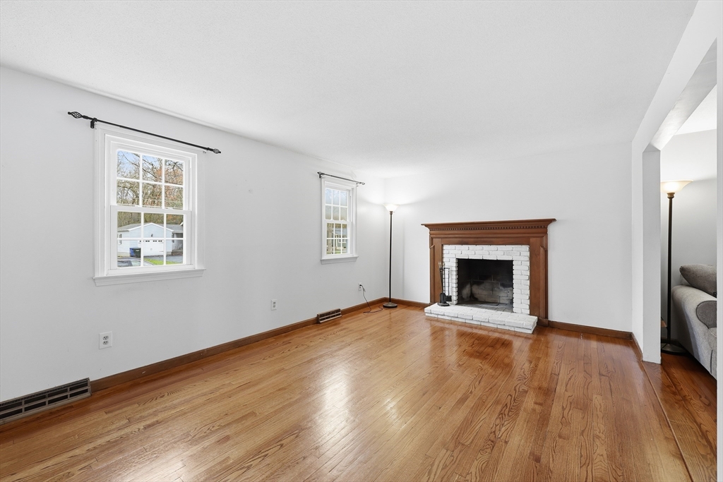 123 Peekskill Avenue Springfield, MA 01129 - Photo 15 of 38