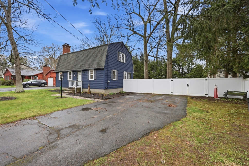 123 Peekskill Avenue Springfield, MA 01129 - Photo 2 of 38