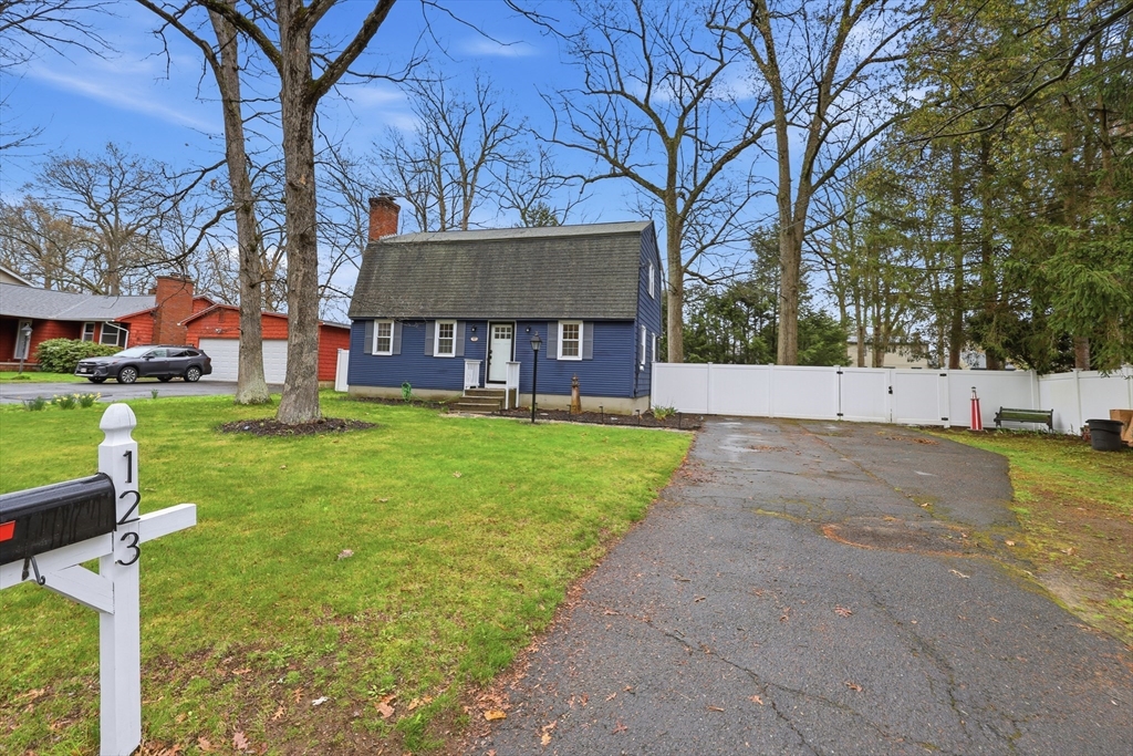 123 Peekskill Avenue Springfield, MA 01129 - Photo 4 of 38