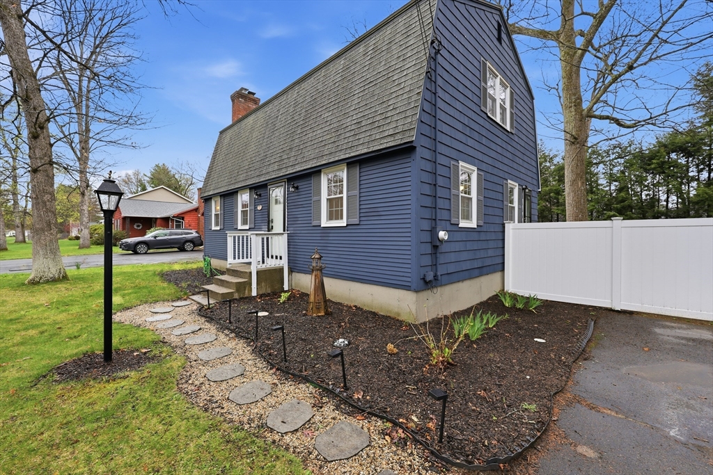 123 Peekskill Avenue Springfield, MA 01129 - Photo 5 of 38