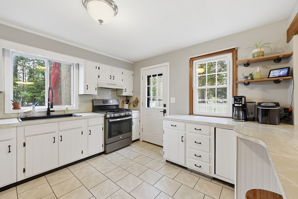 123 Peekskill Avenue Springfield, MA 01129 - Photo 7 of 38