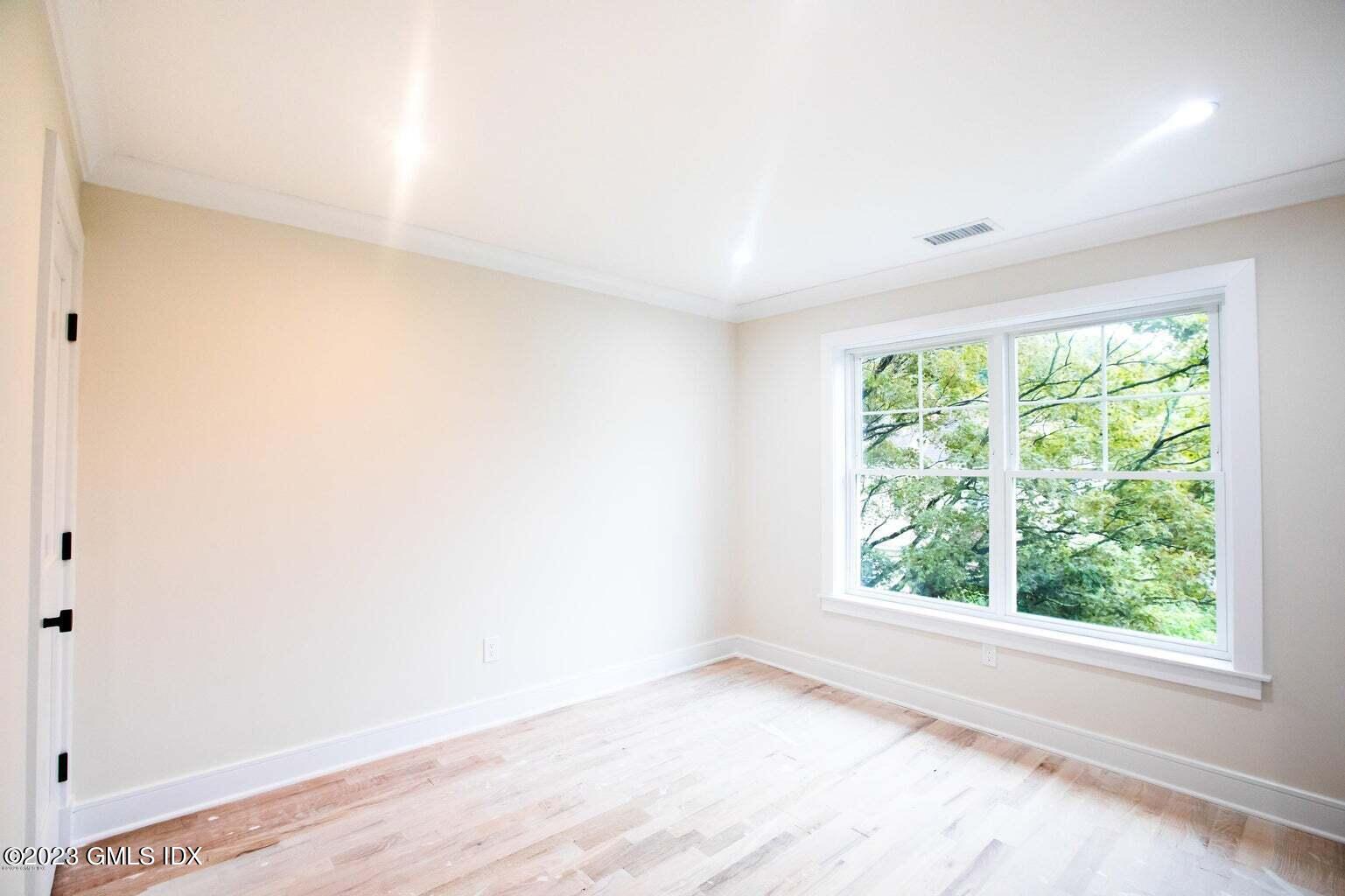 292 Delavan Avenue, Unit 2 Greenwich, CT 06830 - Photo 19 of 22 an empty room with a window
