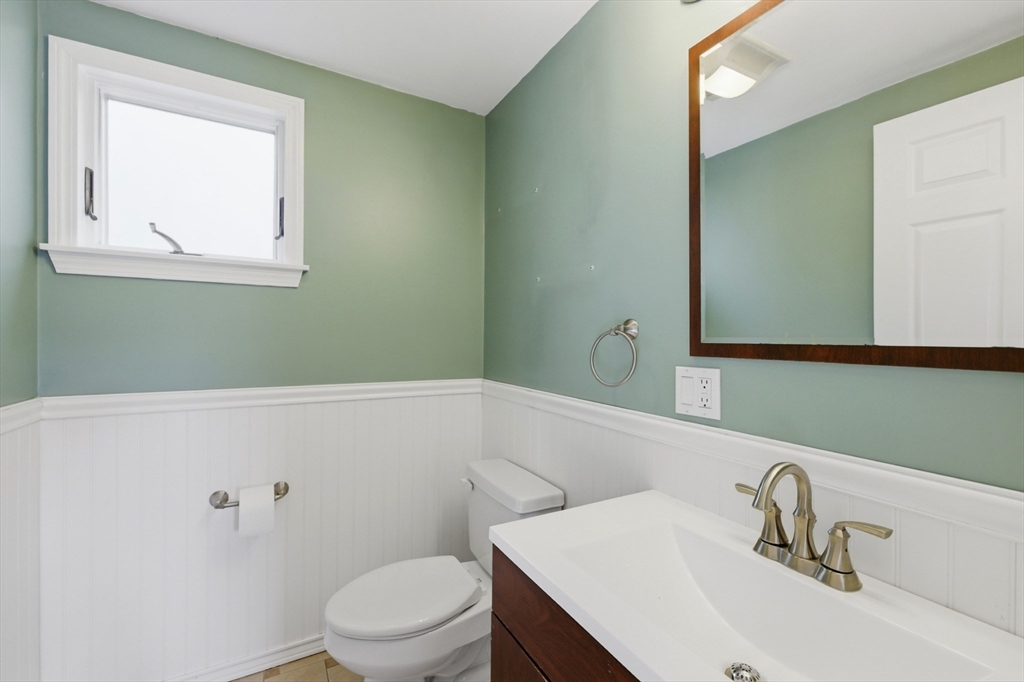 16 Elm Street Reading, MA 01867 - Photo 21 of 42