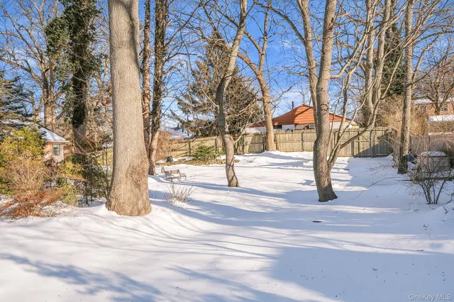 $660,000 | 21 Valleywood Drive, Huntington Station, NY 11746