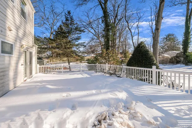 $660,000 | 21 Valleywood Drive, Huntington Station, NY 11746