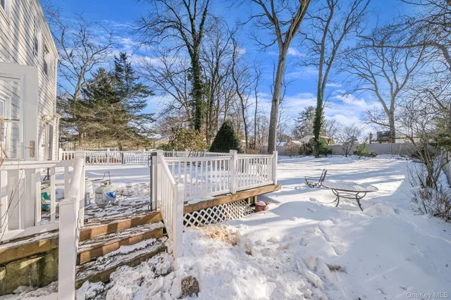 $660,000 | 21 Valleywood Drive, Huntington Station, NY 11746