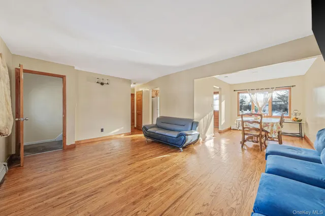 $660,000 | 21 Valleywood Drive, Huntington Station, NY 11746