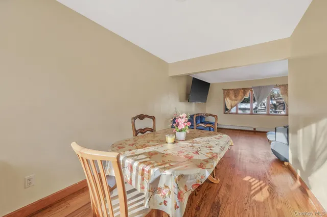 $660,000 | 21 Valleywood Drive, Huntington Station, NY 11746