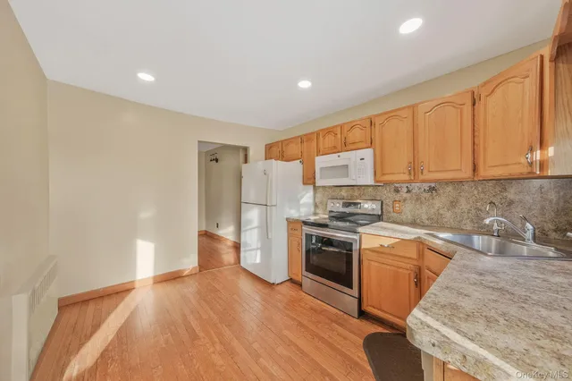 $660,000 | 21 Valleywood Drive, Huntington Station, NY 11746