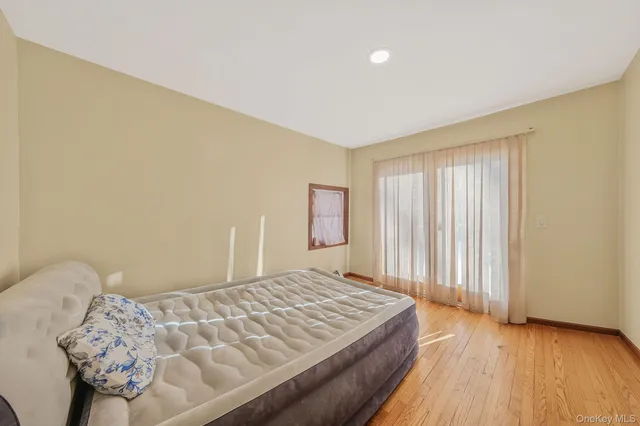 $660,000 | 21 Valleywood Drive, Huntington Station, NY 11746